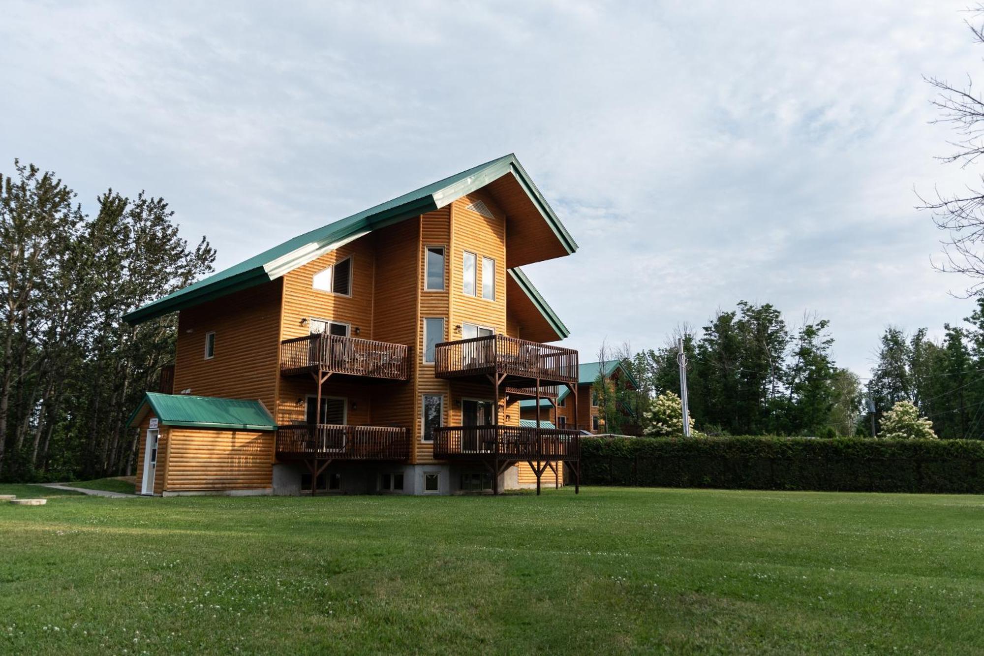 Chalets Et Spa Lac Saint-Jean Chambord Exteriér fotografie